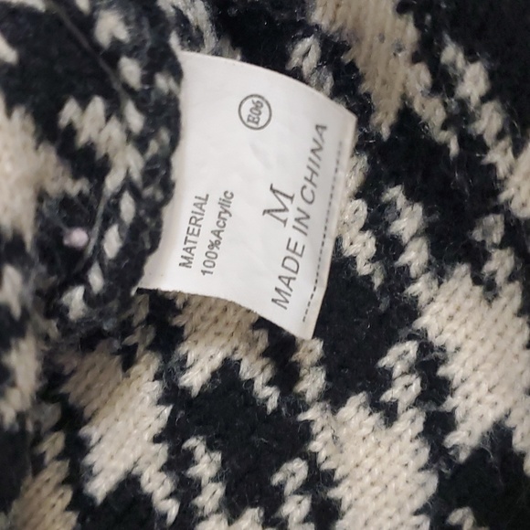 Houndstooth Sweater Vest - Picture 6 of 9